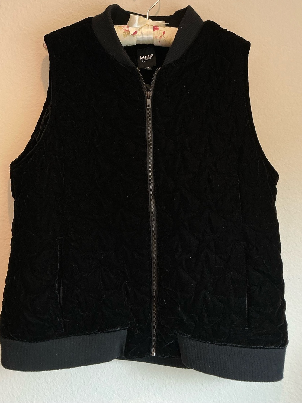 kensie Black Quilted Star Sleeveless Bomber Vest - size XL